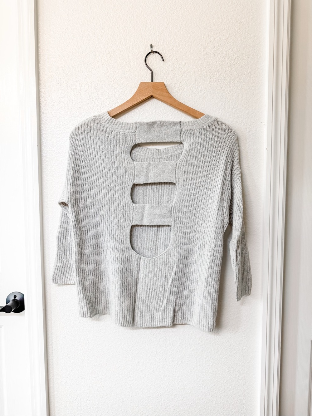 Express | open-back sweater - Picture 3 of 3